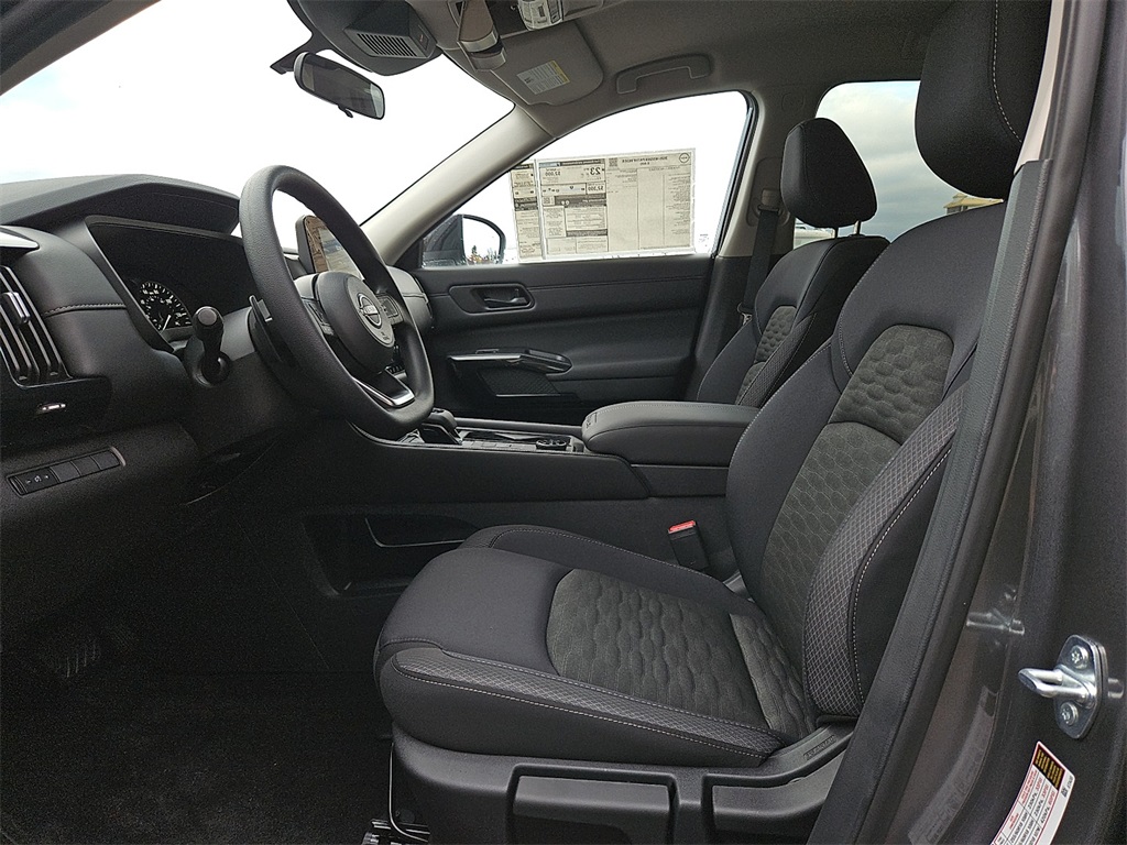 2025 Nissan Pathfinder S photo 3