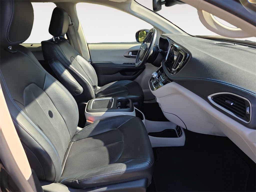 2021 Chrysler Pacifica Touring L photo 15
