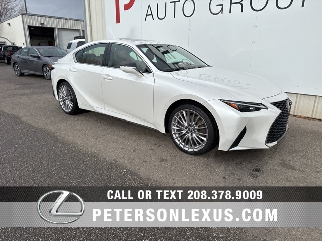 2023 Lexus IS 300's photo