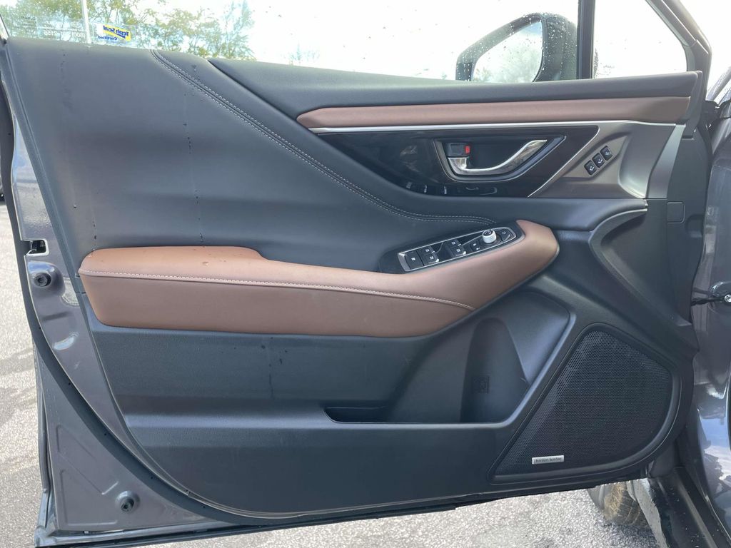 2025 Subaru Outback Touring XT photo 3