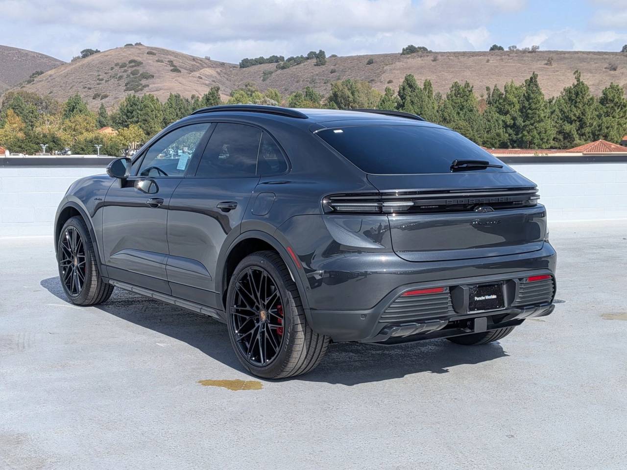 2025 Porsche Macan Electric photo 3