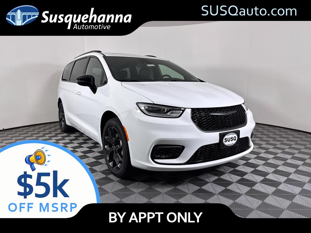 2026 Chrysler Pacifica Limited's photo