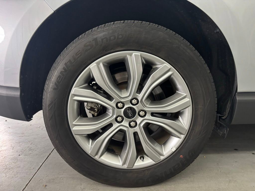 2024 Ford Edge Titanium photo 14