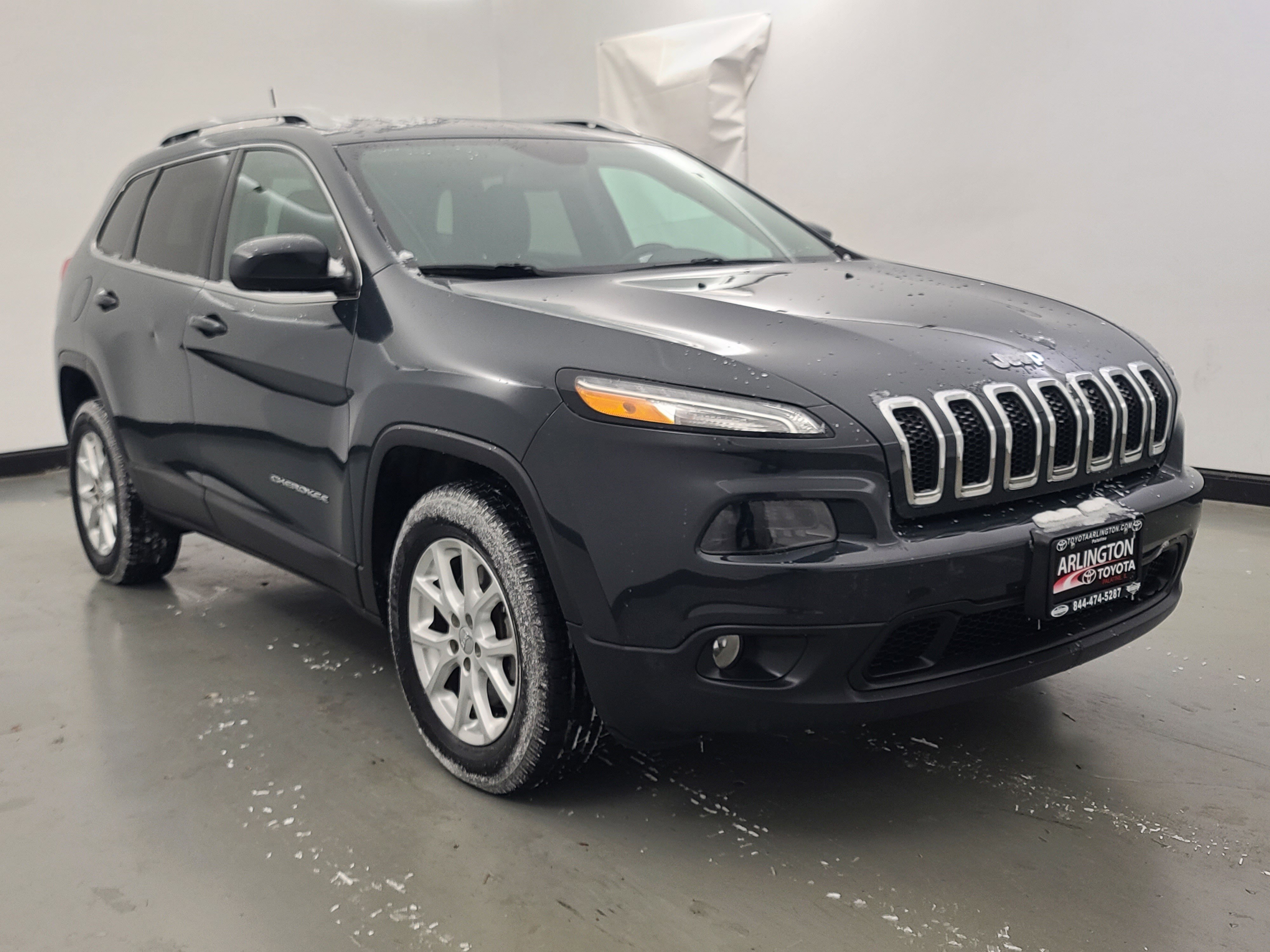 Used 2018 Jeep Cherokee Latitude Plus with VIN 1C4PJMLB8JD575148 for sale in Palatine, IL