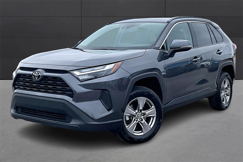 2024 Toyota RAV4 XLE's photo