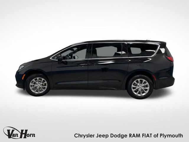 2025 Chrysler Pacifica photo 10
