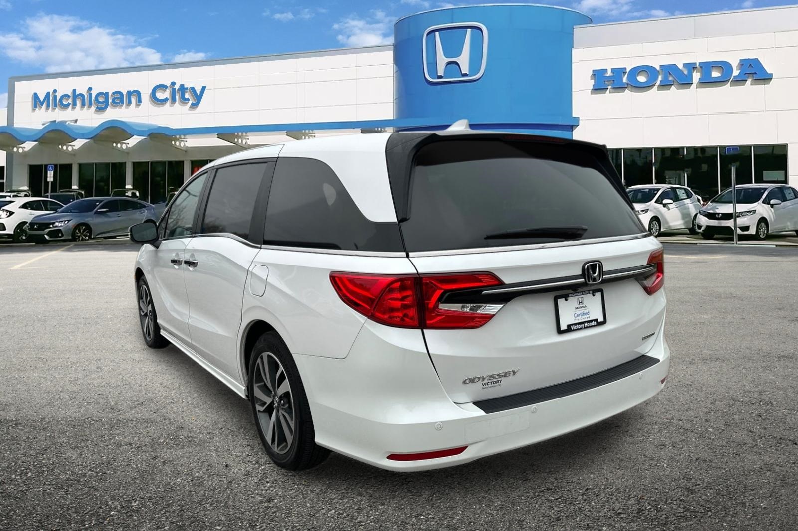 2024 Honda Odyssey Touring photo 3