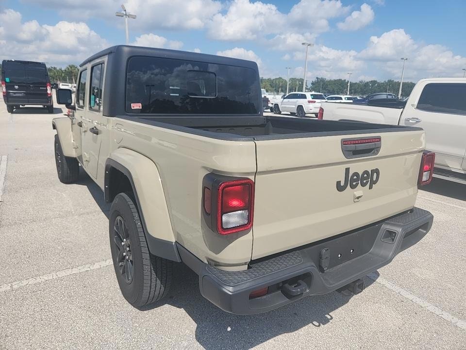 2022 Jeep Gladiator Altitude photo 2