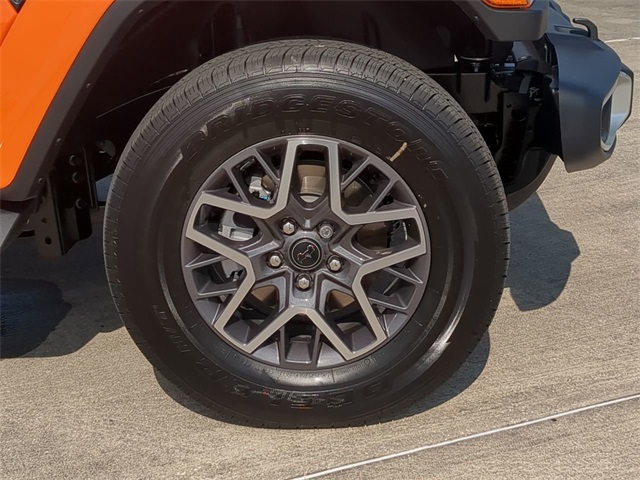 2025 Jeep Wrangler Sahara photo 9