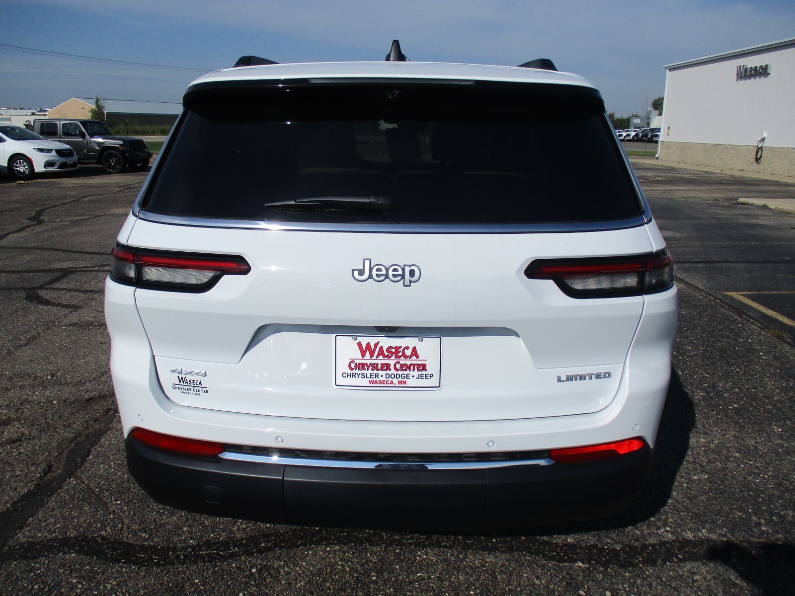2025 Jeep Grand Cherokee Limited photo 4