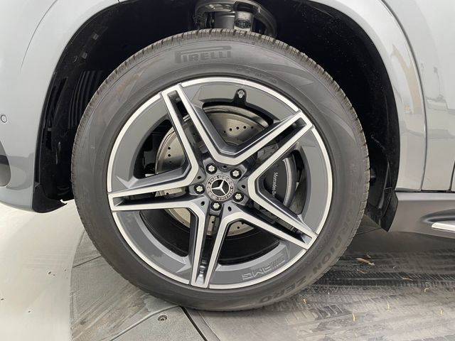2026 Mercedes Benz GLS 450 4MATIC photo 4