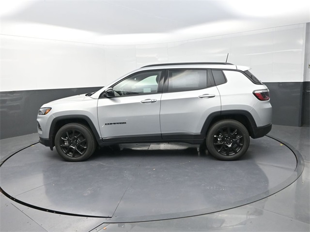 2026 Jeep Compass Latitude Altitude photo 3