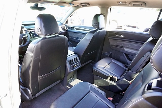 Used 2022 Silver Volkswagen 3.6L V6 SE w/Technology image 18