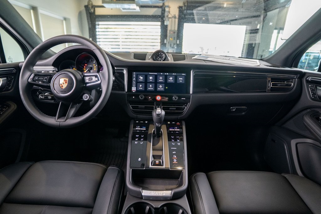 2025 Porsche Macan T photo 13