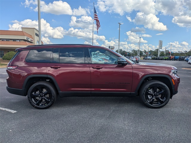 2025 Jeep Grand Cherokee Limited photo 2
