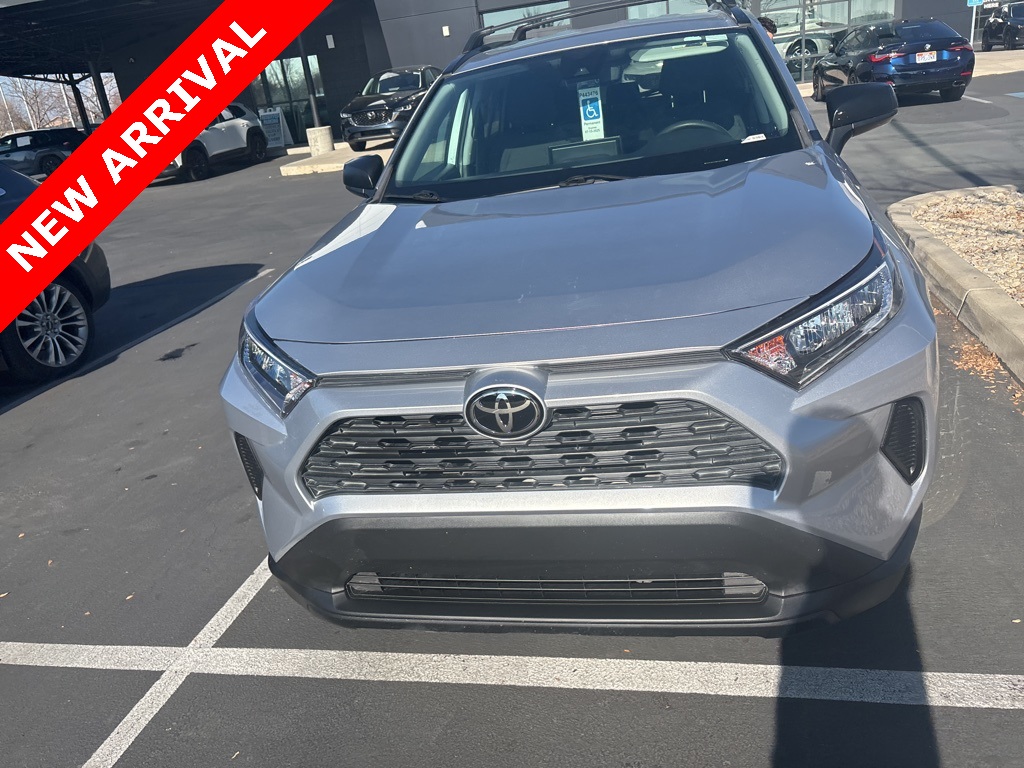 2021 Toyota RAV4 LE photo 4