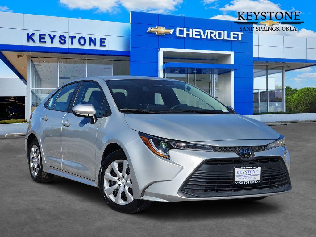 2025 Toyota Corolla LE's photo