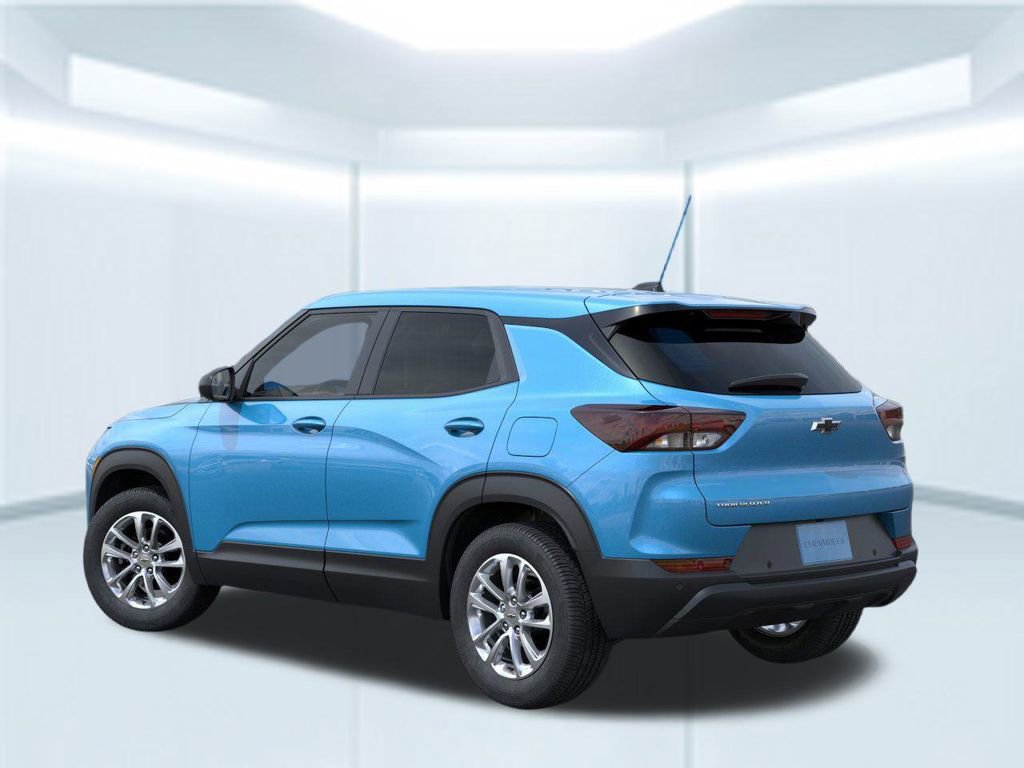 2025 Chevrolet Trailblazer LS photo 2
