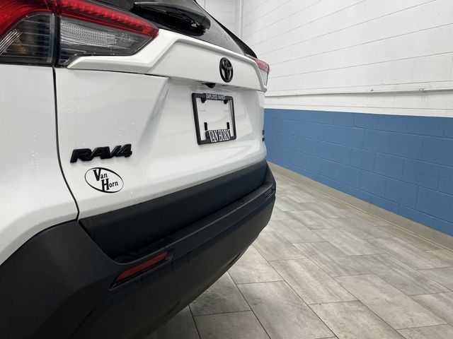 2023 Toyota RAV4 LE photo 15