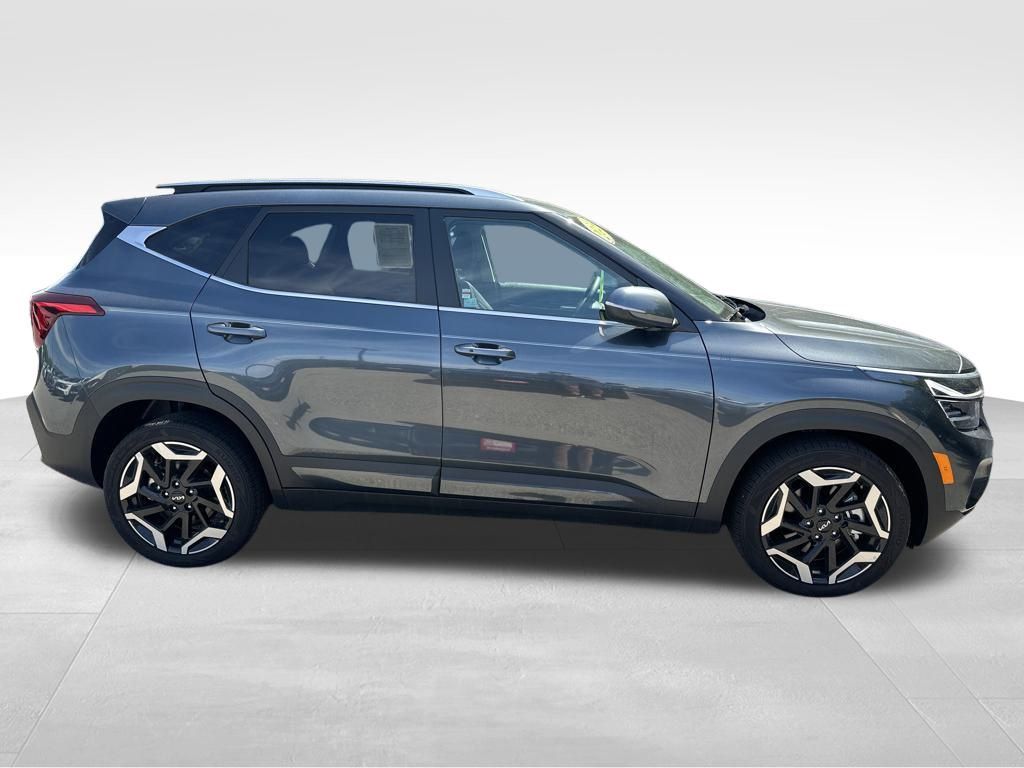2024 Kia Seltos SX photo 4