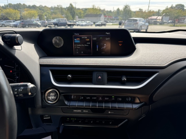 2020 Lexus UX 200 Premium photo 21