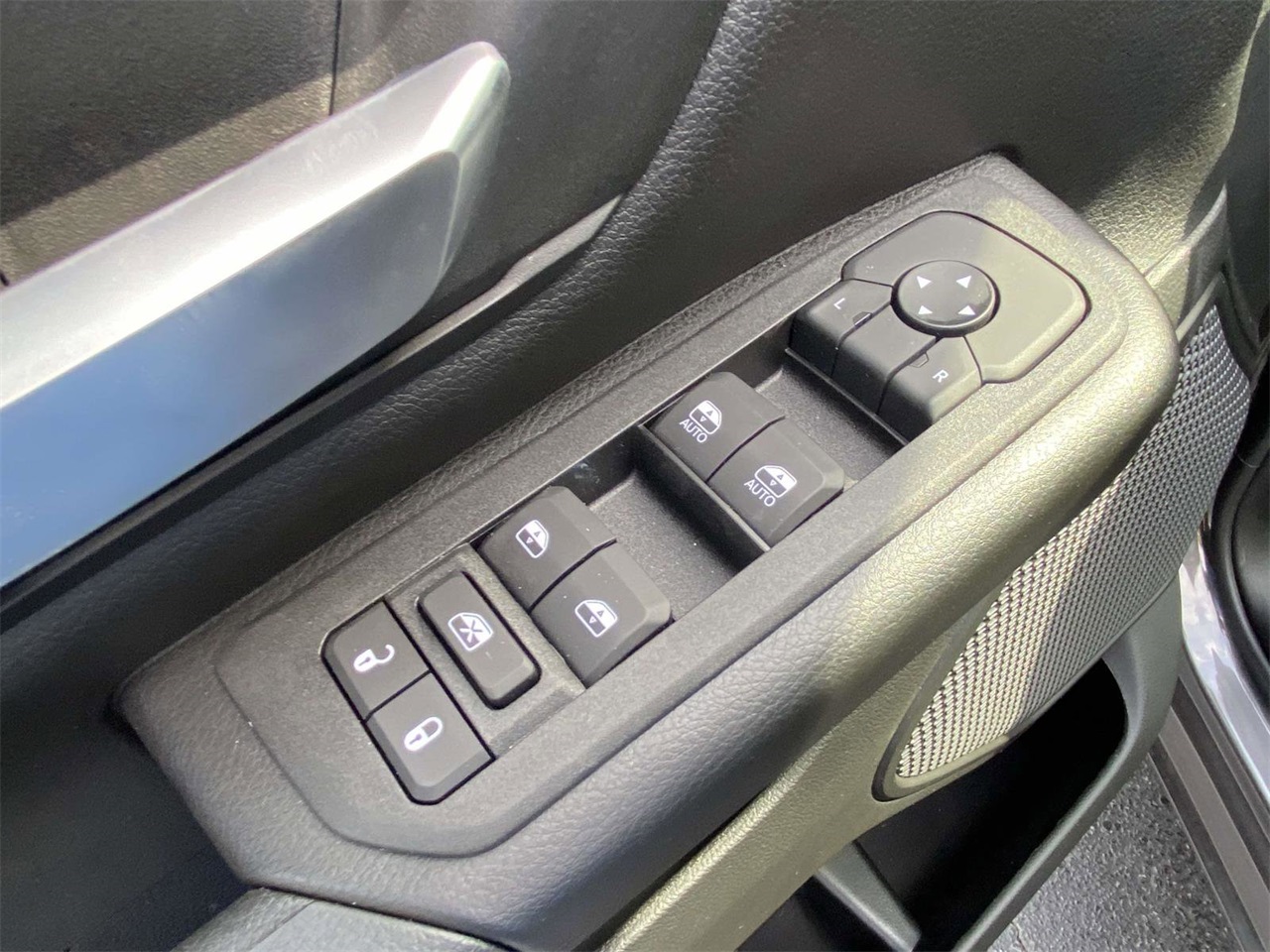 2025 Ram 1500 Tradesman photo 25