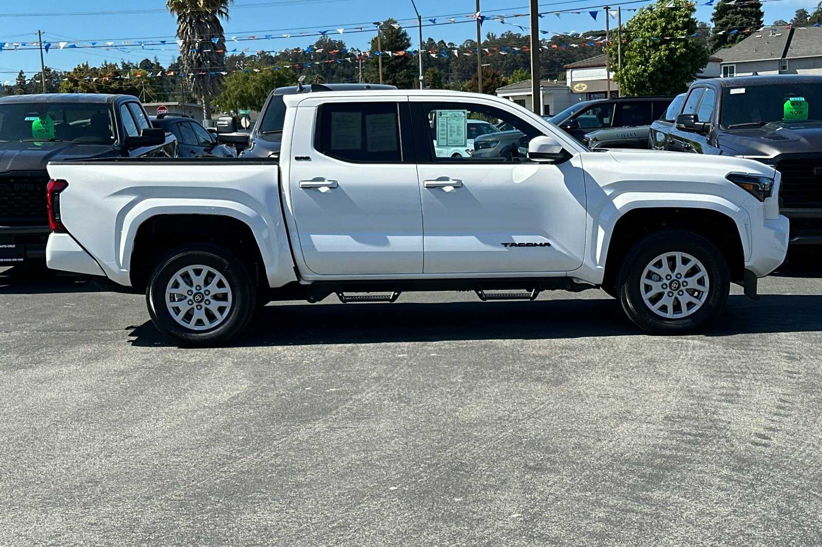 2024 Toyota Tacoma SR5 photo 3