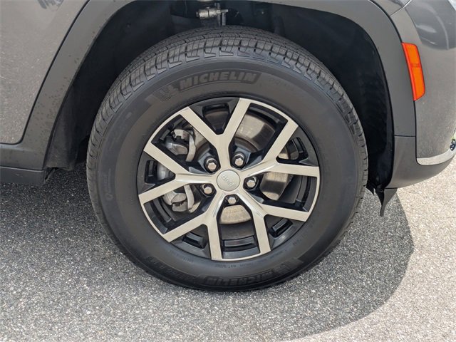 2024 Jeep Grand Cherokee Limited photo 2