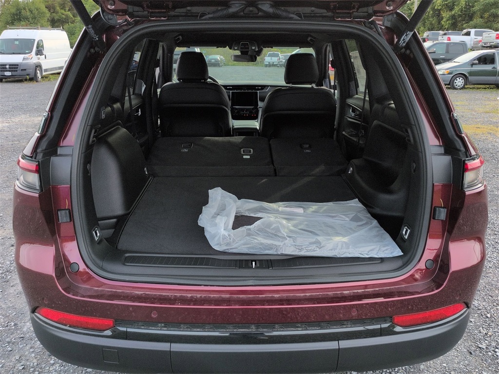 2025 Jeep Grand Cherokee Altitude X photo 4
