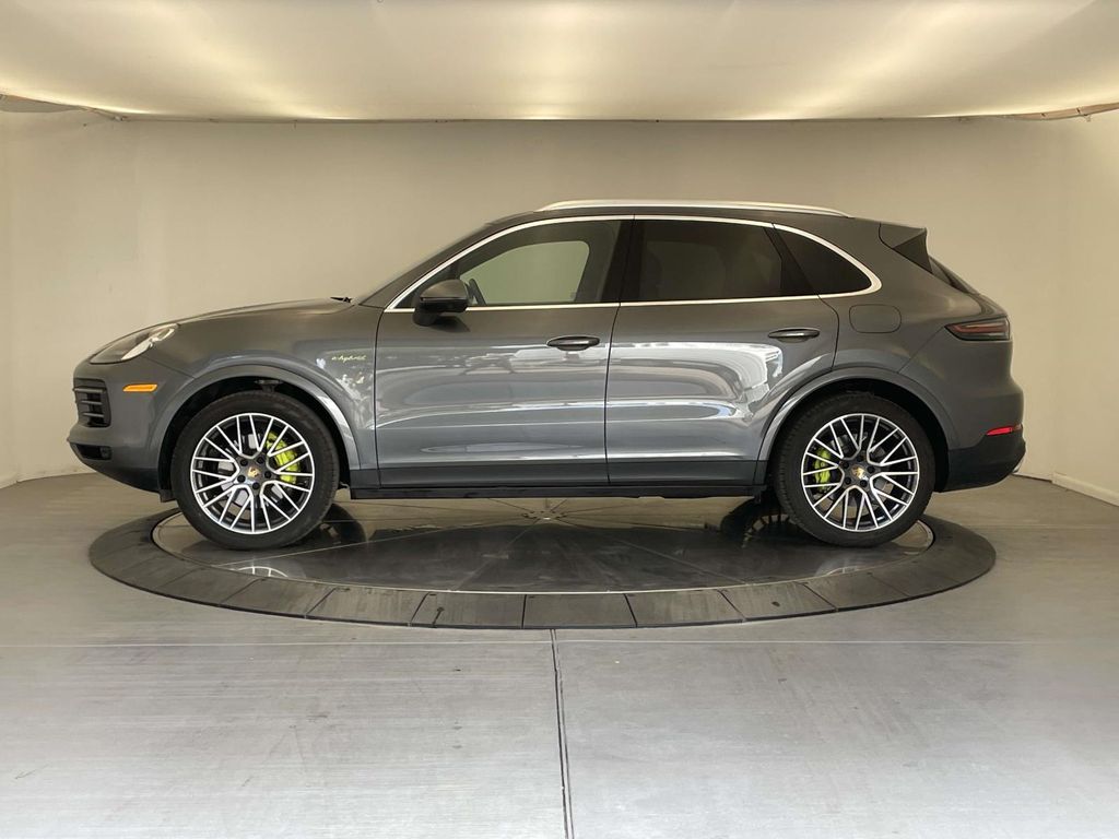 2022 Porsche Cayenne E-Hybrid Base photo 2