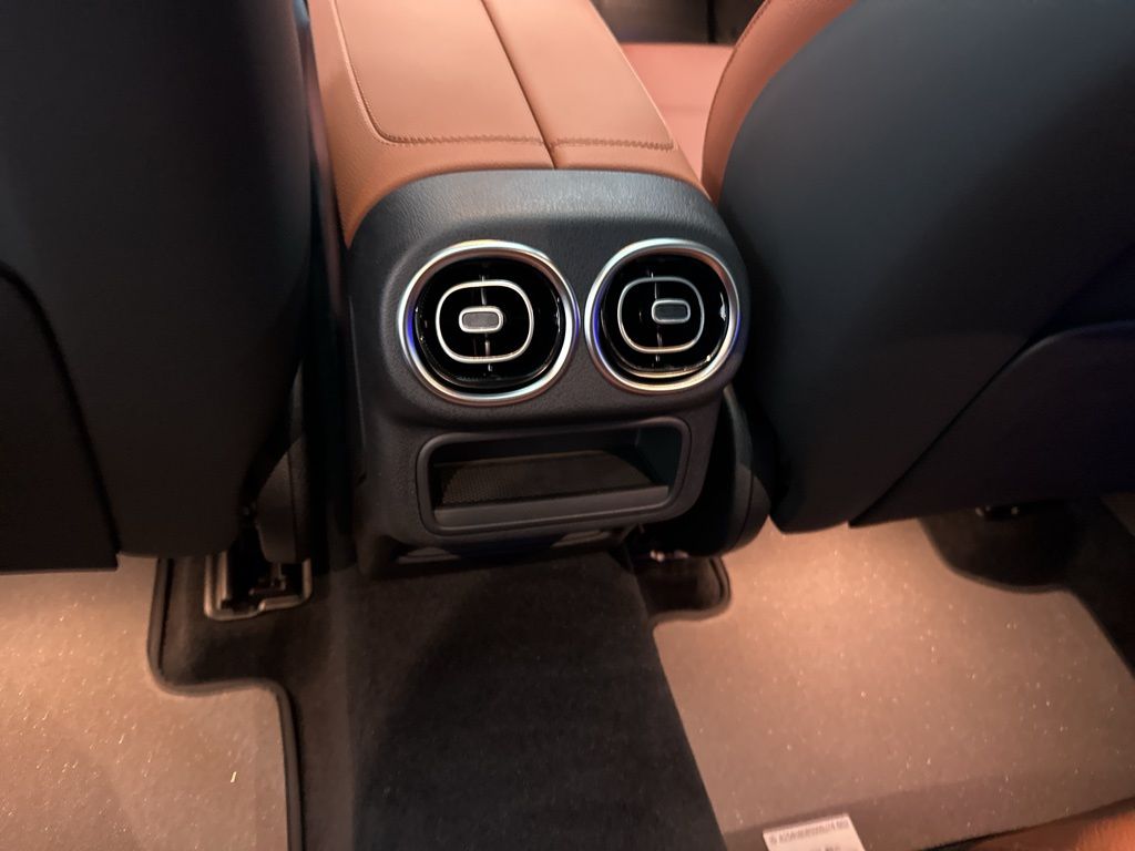 2026 Mercedes Benz GLC 300 4MATIC photo 21