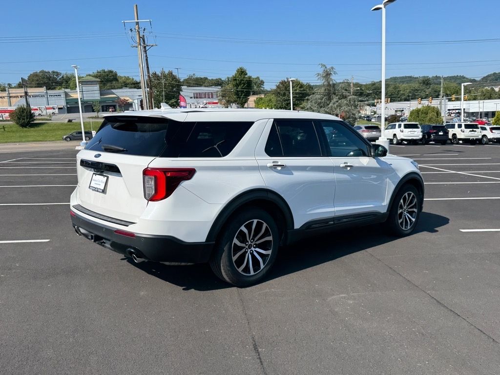 2022 Ford Explorer ST-Line photo 2