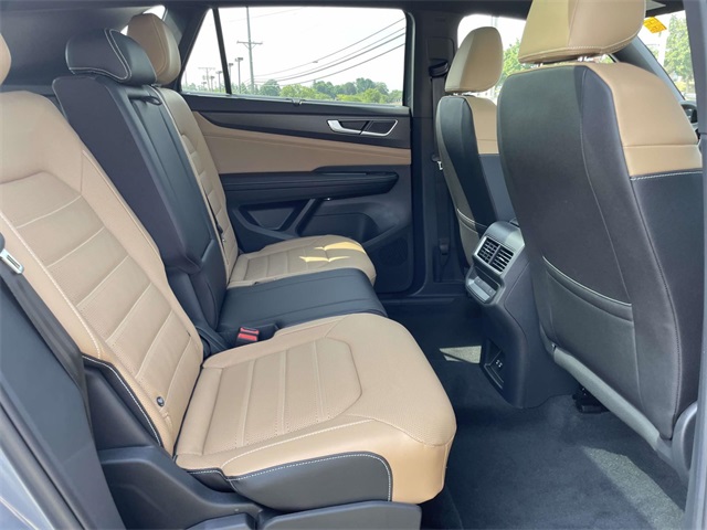 2025 Volkswagen Atlas Cross Sport SEL R-Line photo 16
