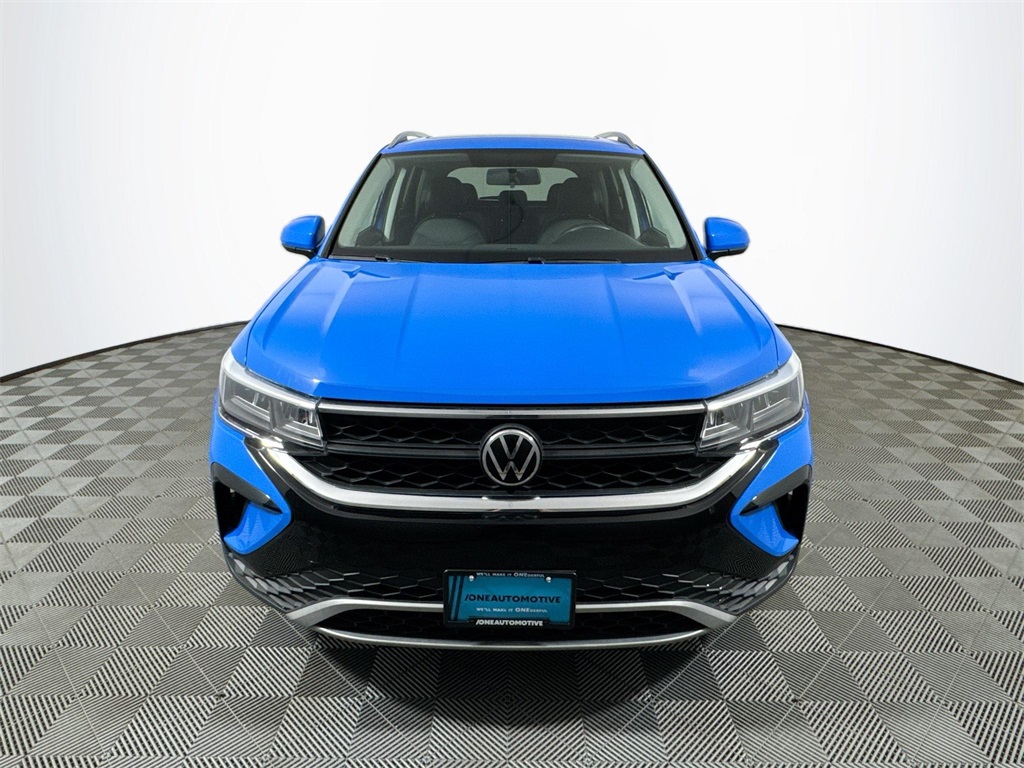 2022 Volkswagen Taos SE photo 3