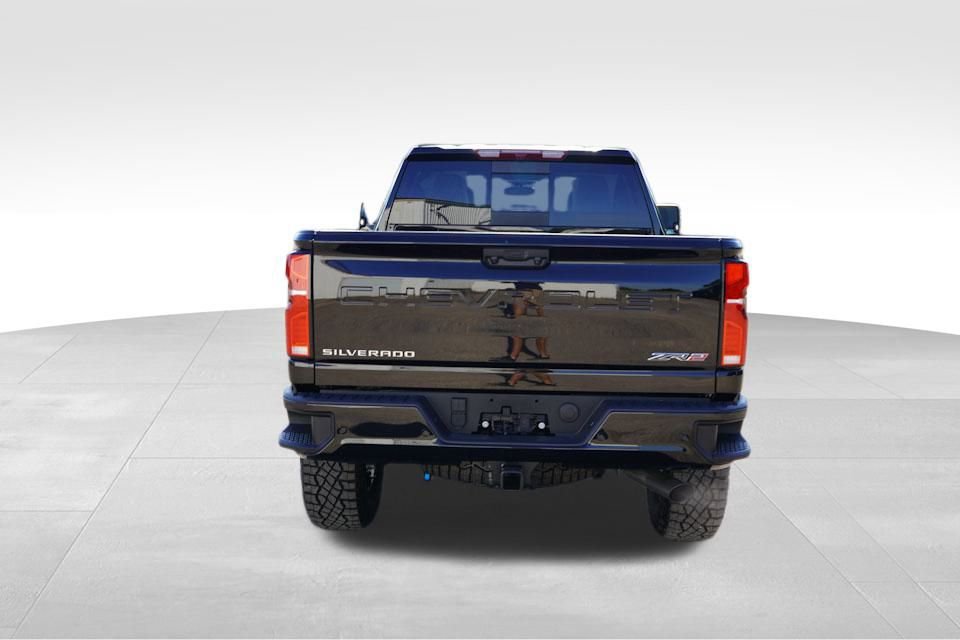 2025 Chevrolet Silverado 2500HD ZR2 photo 4