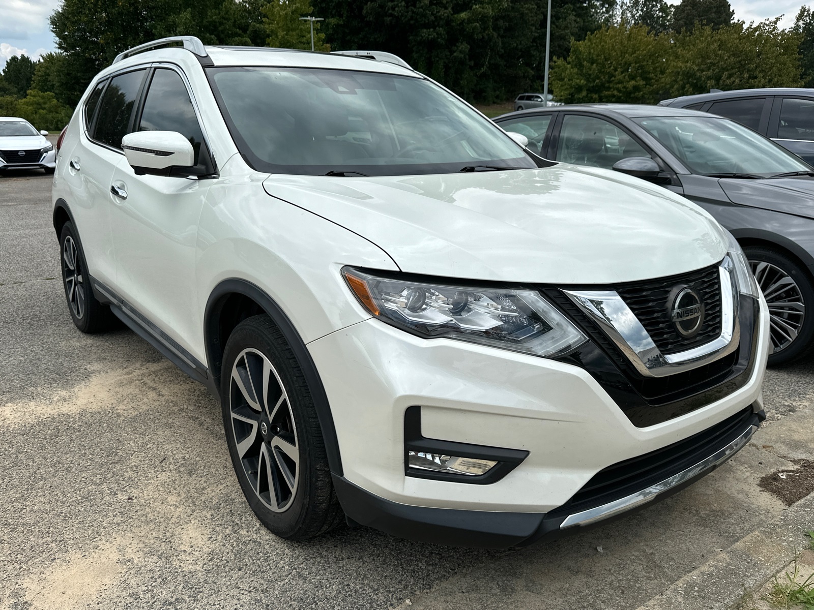2019 Nissan Rogue SL photo 3