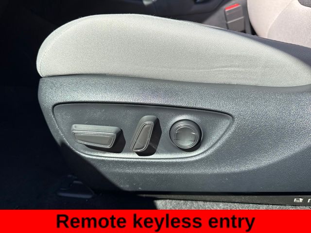 2024 Toyota RAV4 XLE photo 12