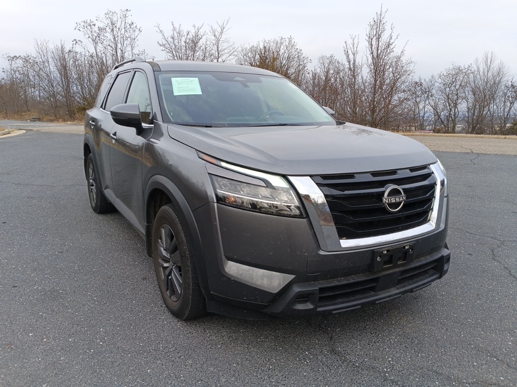 2022 Nissan Pathfinder SV's photo