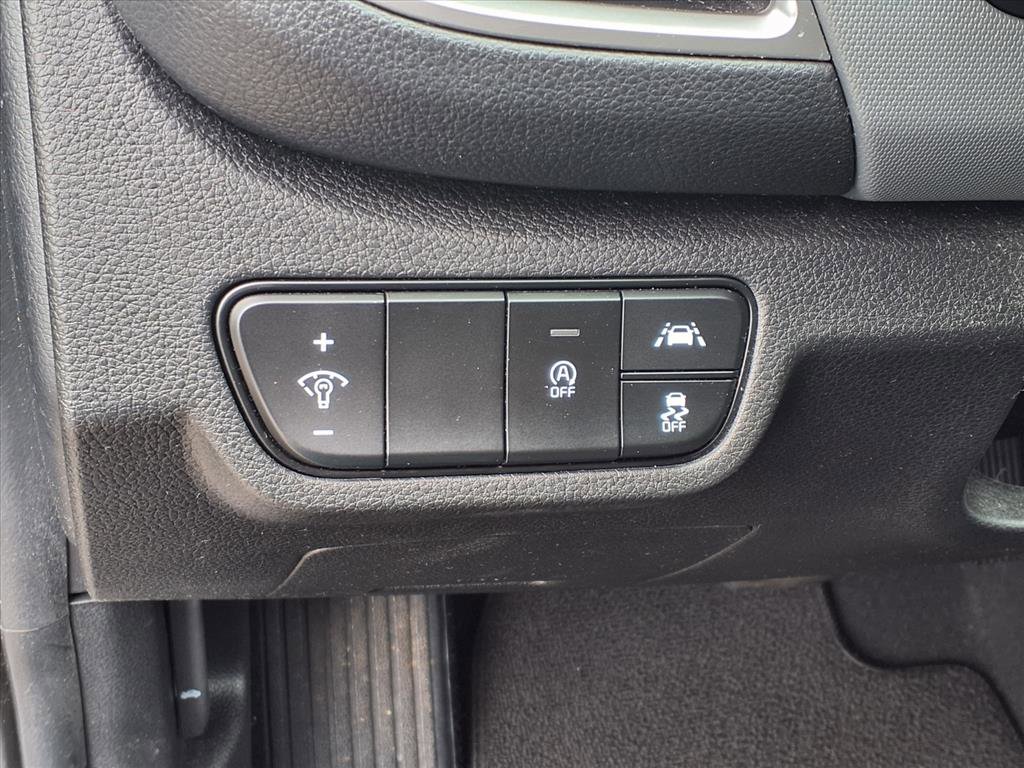 2023 Kia Seltos LX photo 2