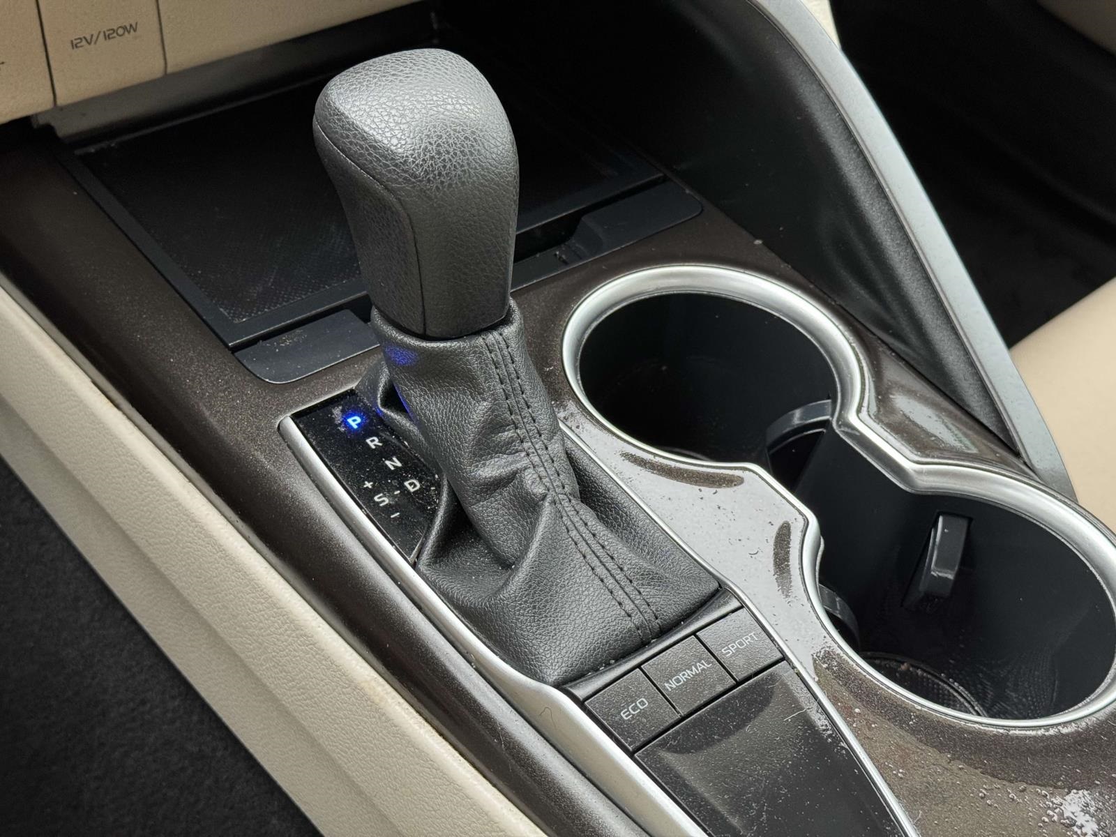 2023 Toyota Camry LE photo 6