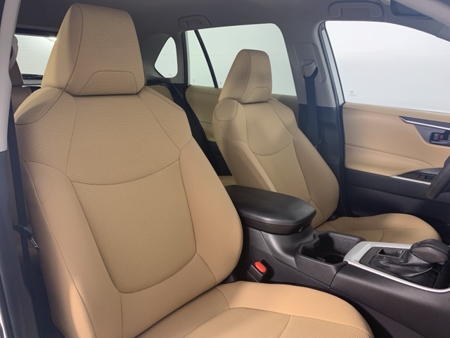 2022 Toyota RAV4 LE photo 24
