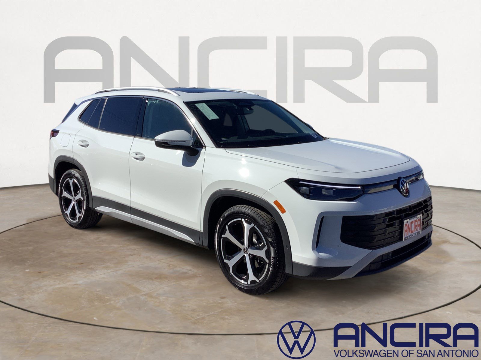 2026 Volkswagen Tiguan SE's photo