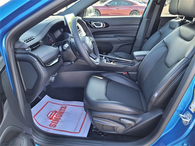 2025 Jeep Compass Latitude photo 11