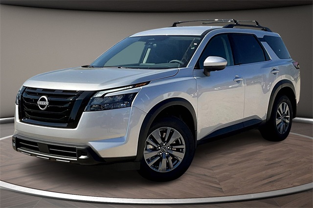 2025 Nissan Pathfinder SV's photo