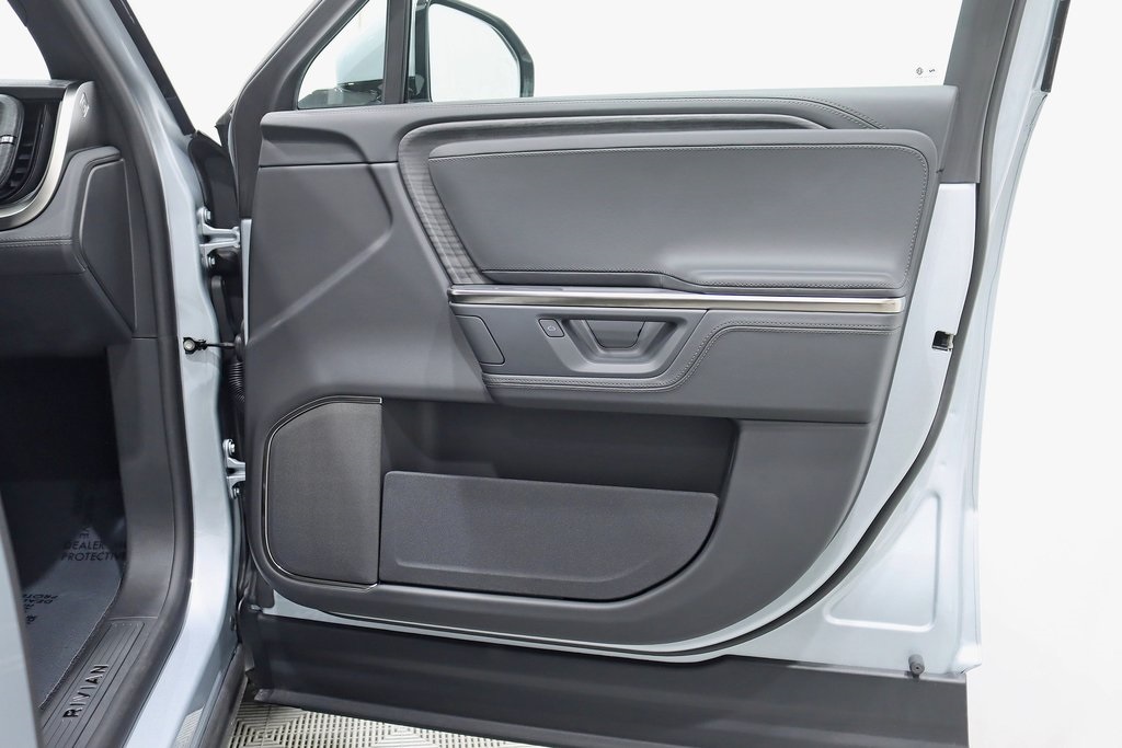 2025 Rivian R1S Adventure photo 28