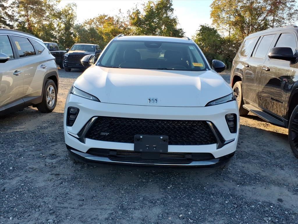 2025 Buick Envision Sport Touring photo 3