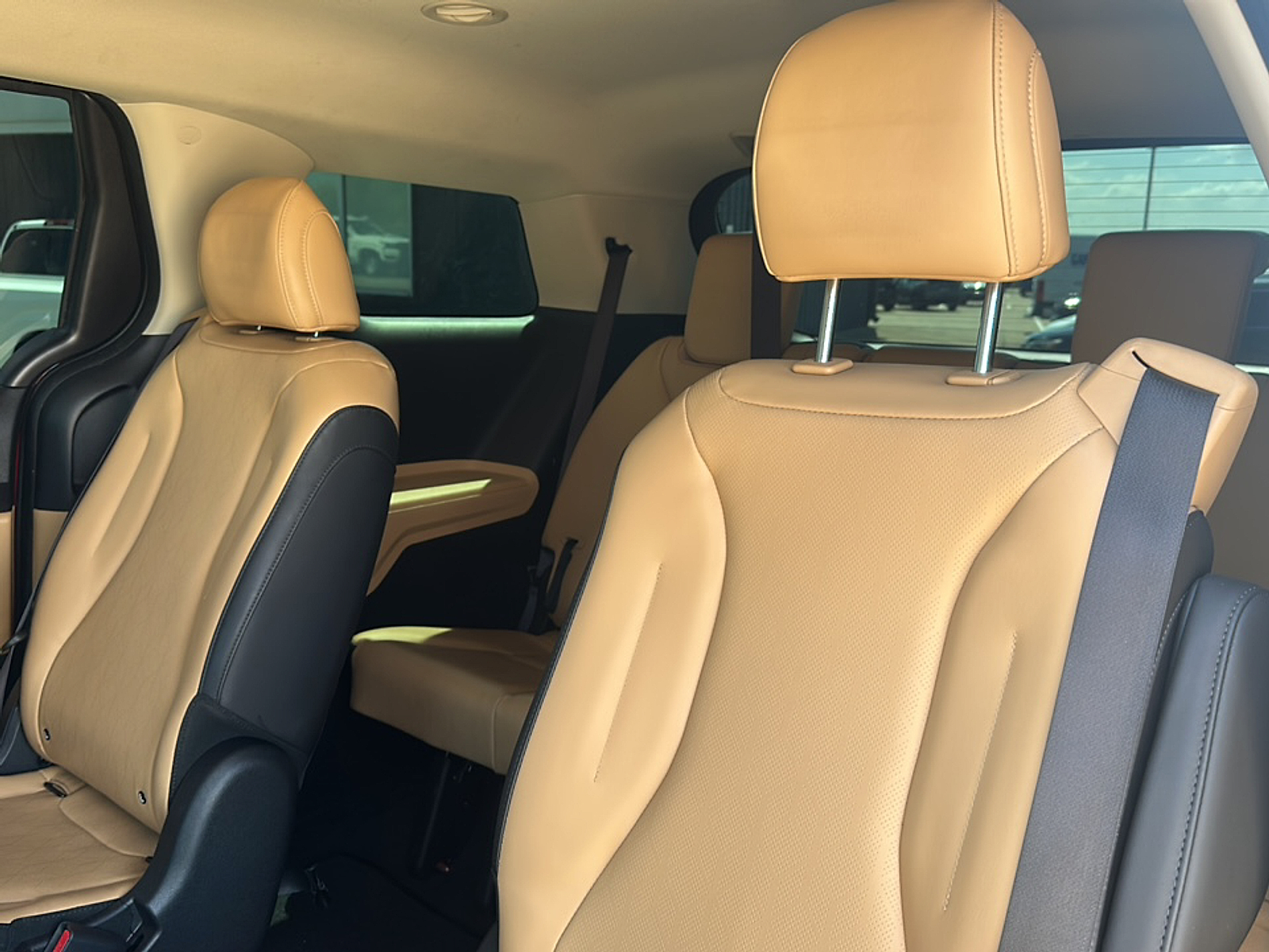 2024 Kia Carnival LX photo 5