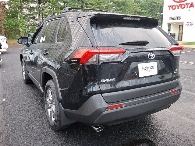 2025 Toyota RAV4 Hybrid XLE photo 4