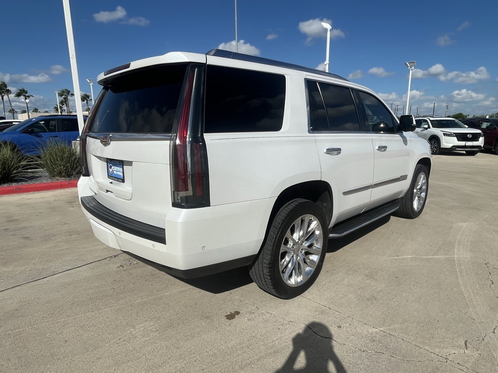 2018 Cadillac Escalade Luxury photo 3