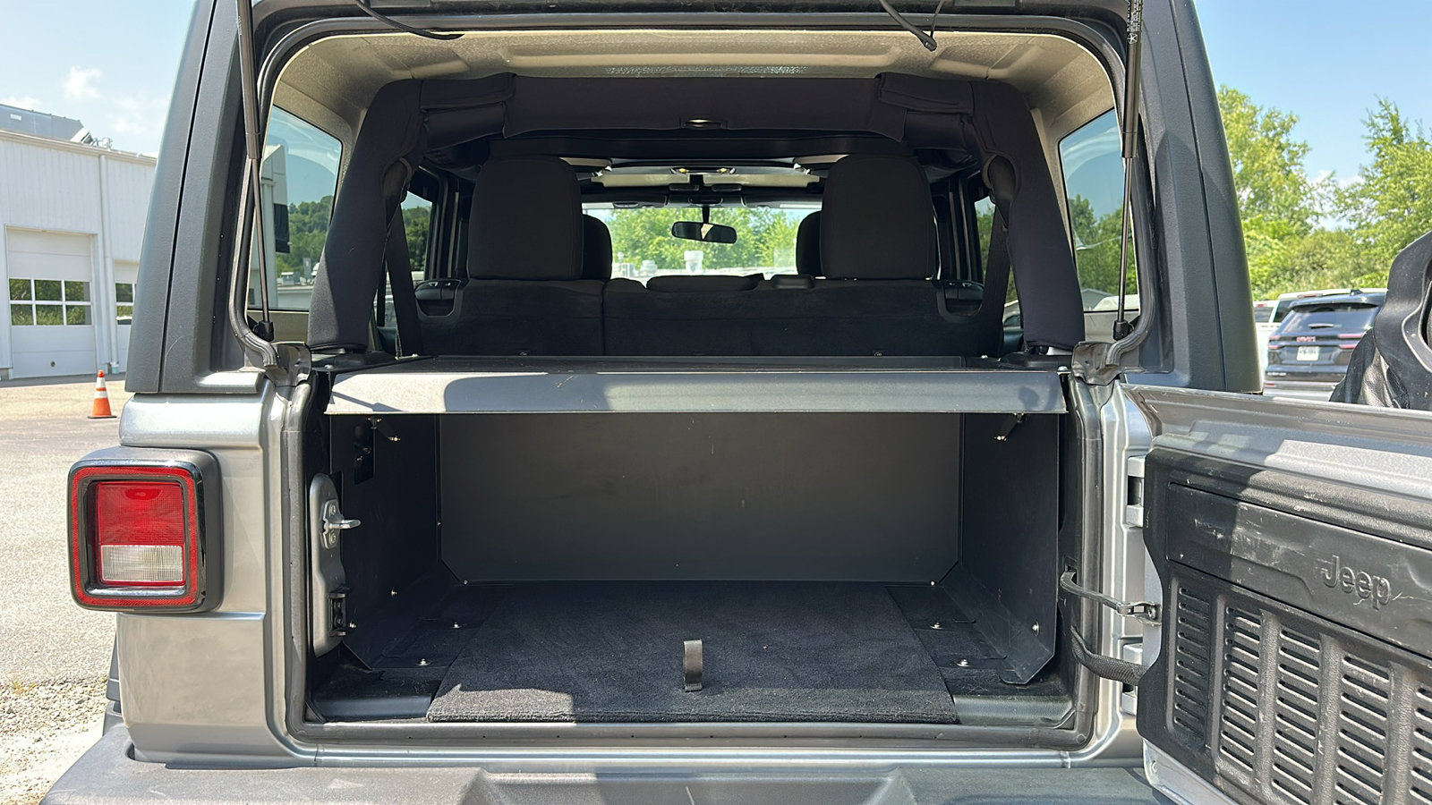 2020 Jeep Wrangler Unlimited Willys photo 25